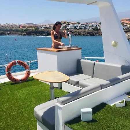 Wonderful Yatch To Rent At Tenerif South Bådhotel *