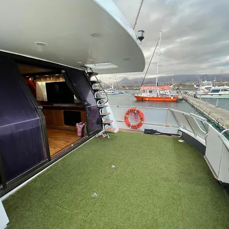 Wonderful Yatch To Rent At Tenerif South Båthotell