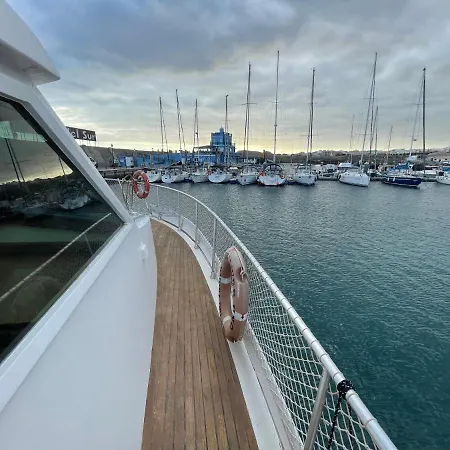 Wonderful Yatch To Rent At Tenerif South Båthotell