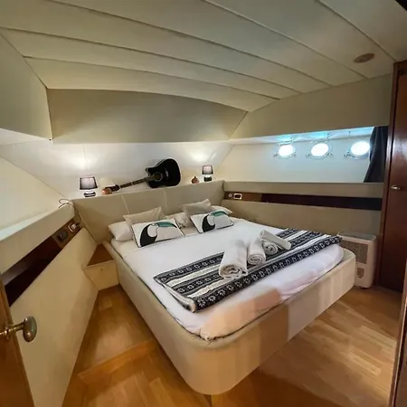 Wonderful Yatch To Rent At Tenerif South Båthotell