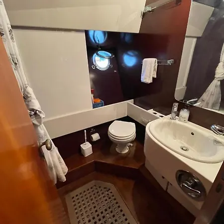 Wonderful Yatch To Rent At Tenerif South Båthotell *