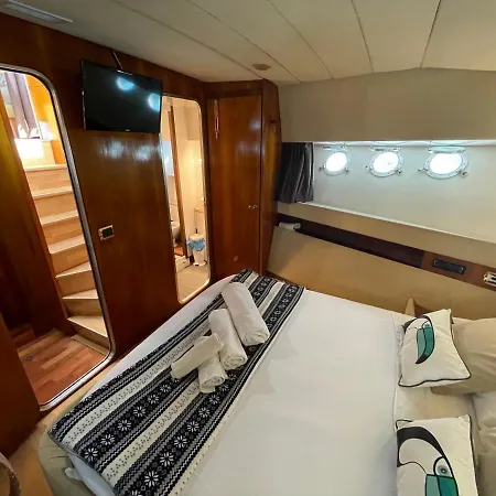 Wonderful Yatch To Rent At Tenerif South Båthotell